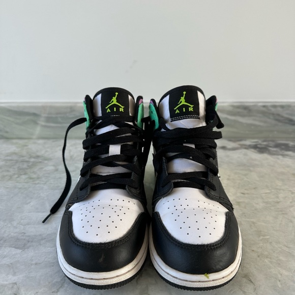 Air Jordan 1 Mid Pastel Black Toe GS - Picture 3 of 4